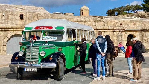 Valletta: Sunday Vintage Bus to Marsaxlokk