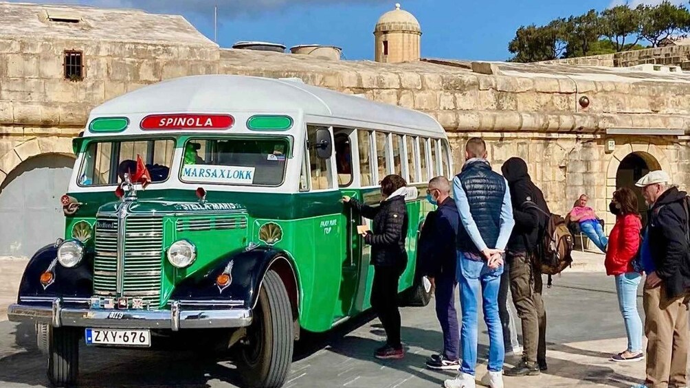 Valletta: Sunday Vintage Bus to Marsaxlokk