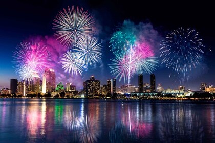 Oahu: Waikiki Friday Fireworks Cruise