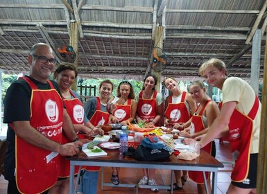 Hoi An Vegan Cooking School with Local Chef and Basket Boat