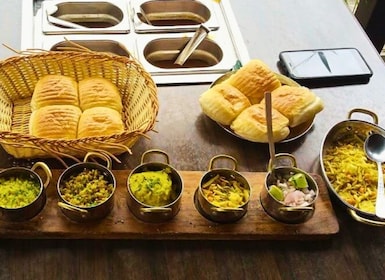 Pune: Food Walking Tour with 7 Local Food Tastings