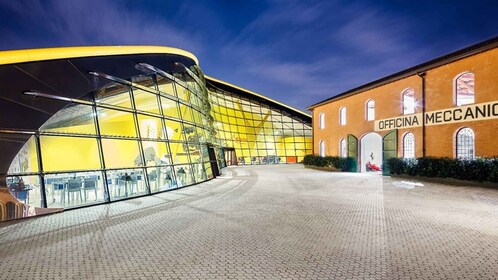 Bolonia: entrada al Museo Lamborghini y E. Ferrari de Módena