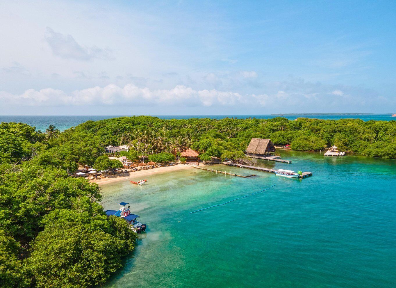 Cartagena: Islabela Islands Boat Trip with Lunch & Cocktail