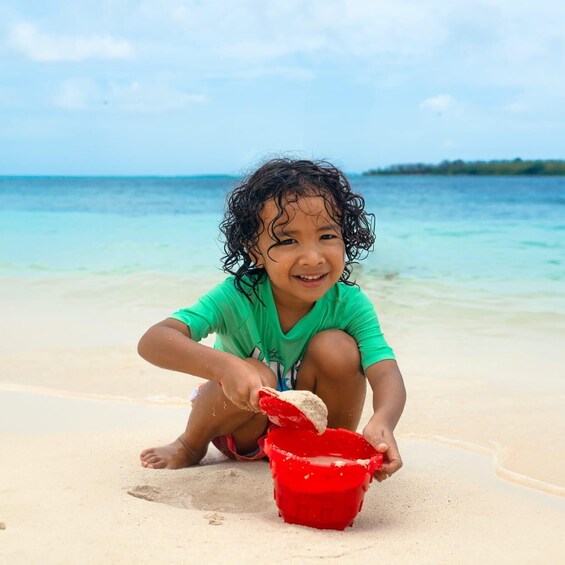 Picture 7 for Activity Nassau Bahamas: Sandcastle Sculpting Beach Activity & Picnic