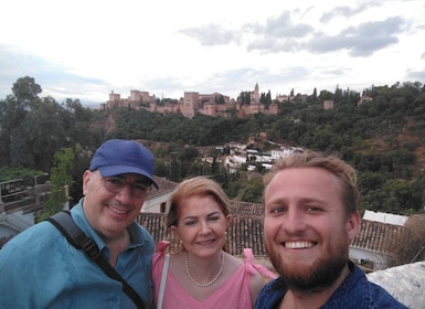 Granada Like a Local: ทัวร์ส่วนตัวที่ปรับแต่งได้