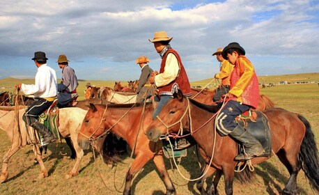 Transport Terelj national park , Chinggis Khaan statue ,