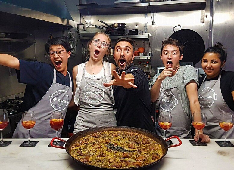 Valencia: Traditional Paella Cooking Class and Dinner