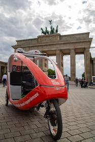 Berlin: Private sightseeing tour with guide in an E-Rickshaw