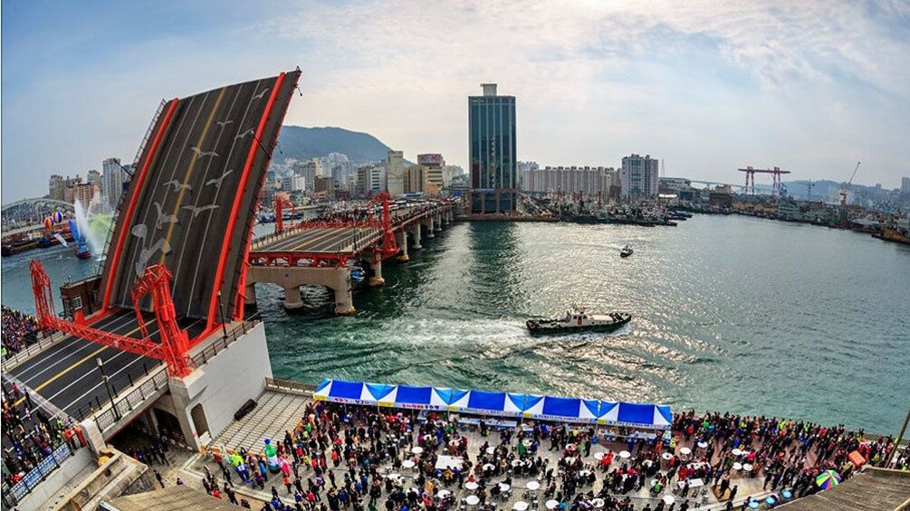 Draw bridge open for ships in Busan