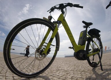Sud de Lisboa: tour en bicicleta elèctrica de 3 hores de Crist Rei