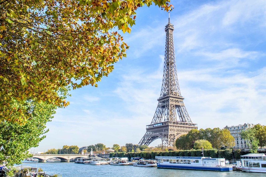 Paris: Audio-guided tour by bus along the Seine