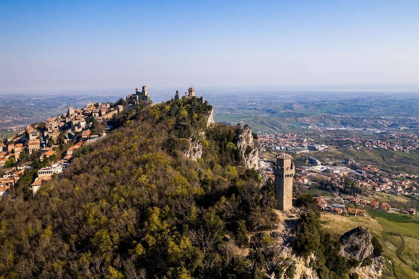 Picture 2 for Activity San Marino: Guided Tour + aperitif in winebar for couple