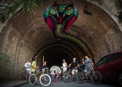 Visite privée d'Ibiza Street Art à vélo