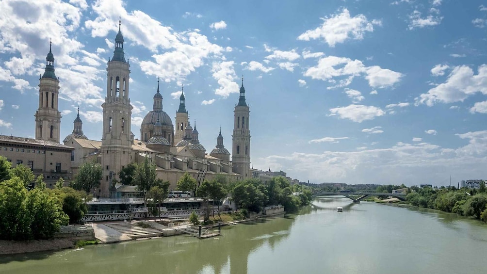 Zaragoza: Private Tour with a Local Guide