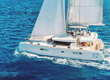 Rethymno: Private Catamaran Cruise with Lunch and Drinks