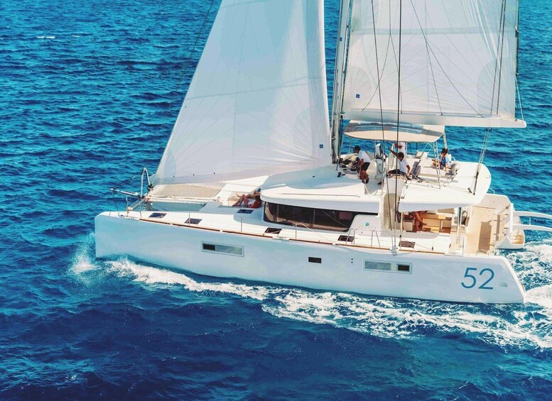 Rethymno: Private Catamaran Cruise with Lunch and Drinks