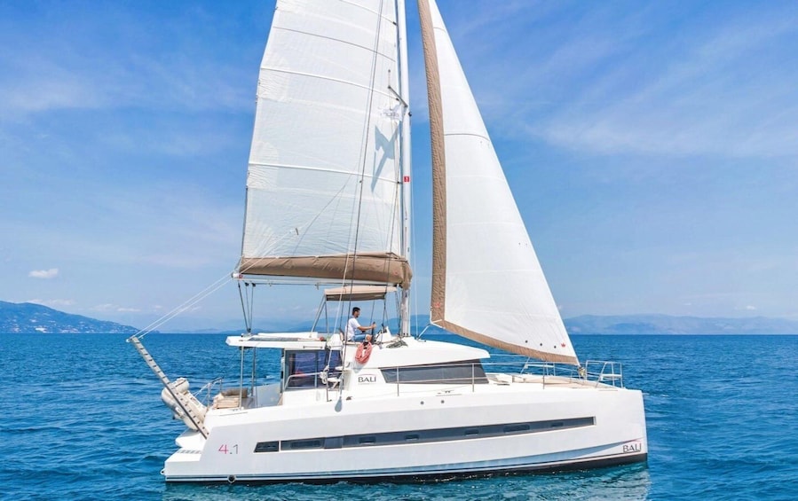 Rethymno: Private Catamaran Cruise with Meal and Drinks