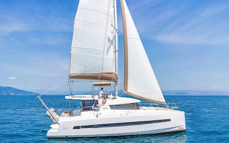 Rethymno: Private Catamaran Cruise with Meal and Drinks