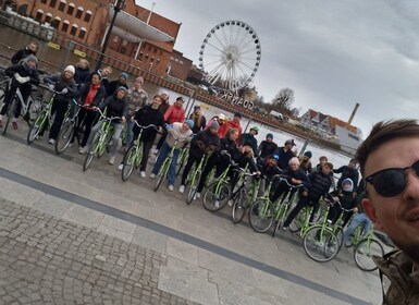 Gdansk: recorrido guiado en bicicleta por el casco antiguo y el astillero