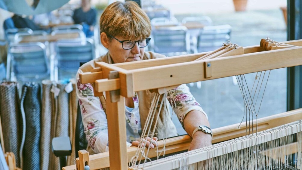 Ljubljana: Interactive Workshop with Experienced Weaver