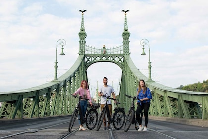 E-Bike & Budapest: 3-Hour E-Bike Adventure of Buda & Pest!