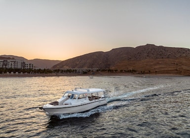 Muscat: 2-Hour Sunset Viewing Boat Tour