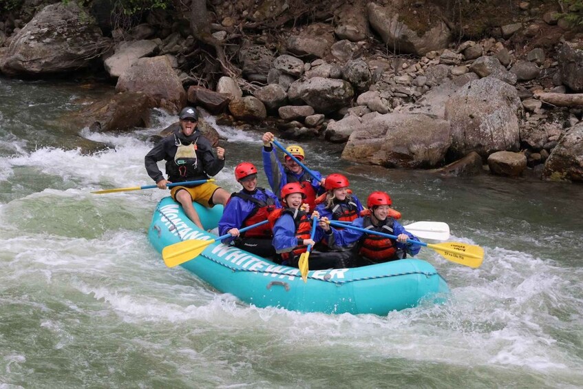 Big Sky: Full Day Gallatin River Raft Trip + Lunch (6 hours)
