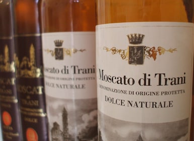 Tour privado a pie por Trani con degustación de vino Moscato