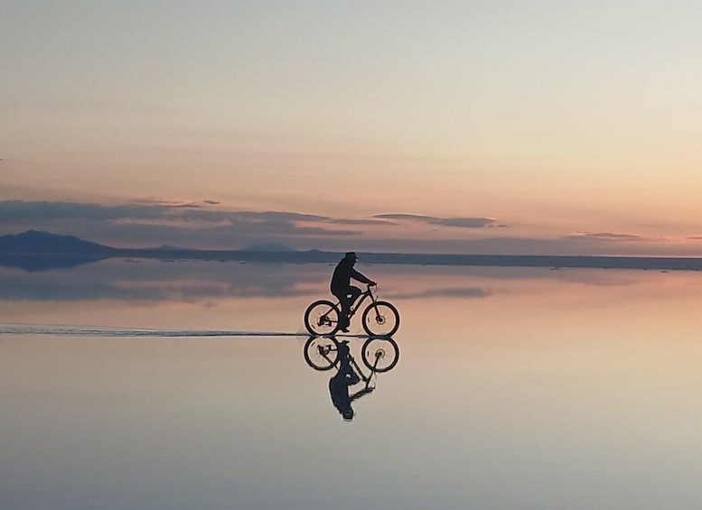 Uyuni: Guided Bicycle Tour of Uyuni Salt Flat with Lunch