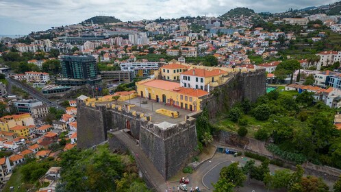 Funchal : 1 hour City Tour by Tuk-Tuk