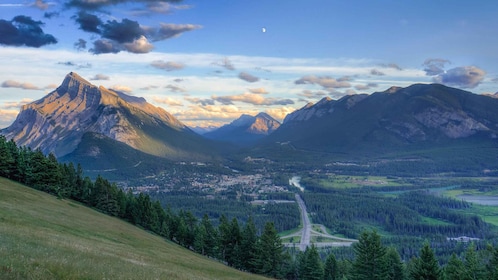 Banff: Highlights and Wildlife Group Tour