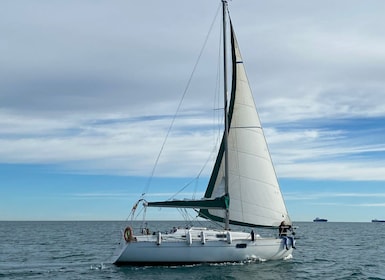 Valencia: Private Sailing Trip with Snacks and Drinks
