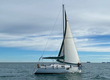 Valencia: Private Sailing Trip with Snacks and Drinks