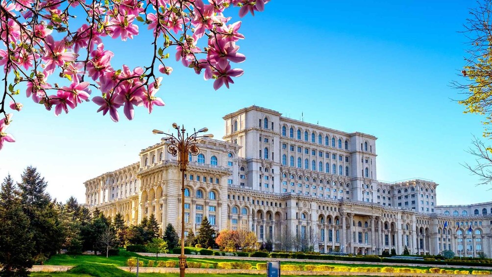 Picture 2 for Activity Bucharest: 4-Hour Walking Food Tour in the Old Town