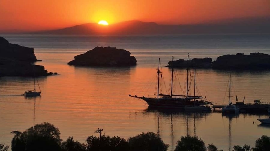 From Rhodes City: Evening Bus Trip To Lindos