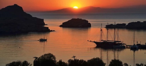 Depuis Rhodes City : Excursion nocturne en bus à Lindos