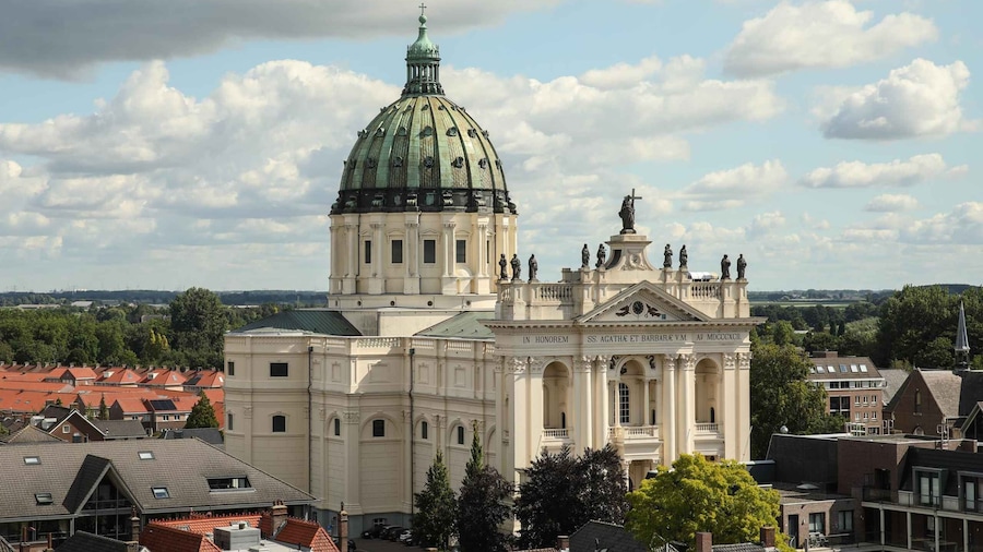 Oudenbosch: Tour at Basilica of the Holy Agatha and Barbara