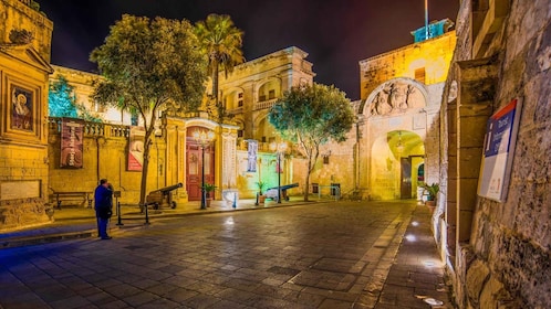 Mdina: Valletta Waterfront Area, Mdina und Rabat Night Tour