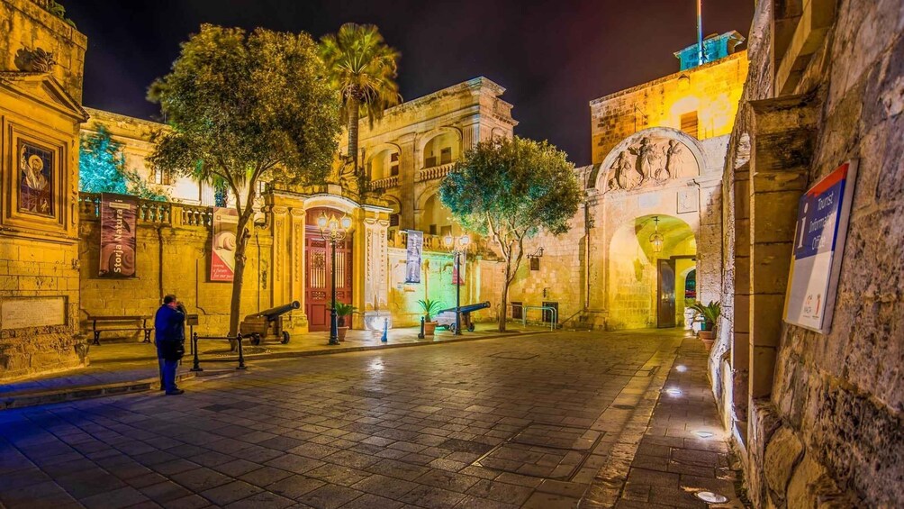 Mdina: Valletta Waterfront Area, Mdina, and Rabat Night Tour