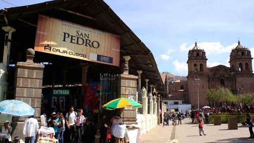 Cusco: Cooking class and tour of the San Pedro market
