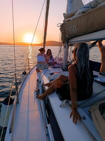 Alghero: Sonnenuntergang Segeln Aperitif Erlebnis