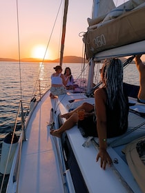 Alghero: Sunset Sailing Aperitif Experience