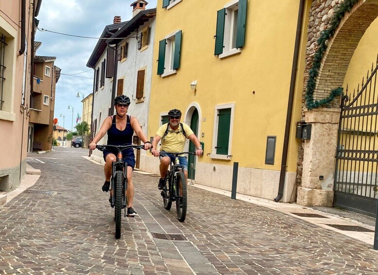 Picture 2 for Activity Pastrengo: e-bike tour and wine tasting in the Castle