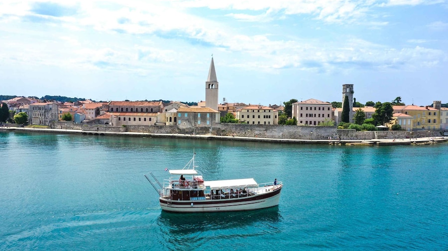 Poreč: Panoramic Morning Cruise Among 20 Islands with Drinks