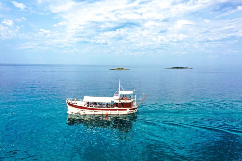 Poreč: Panoramic Morning Cruise Among 20 Islands with Drinks