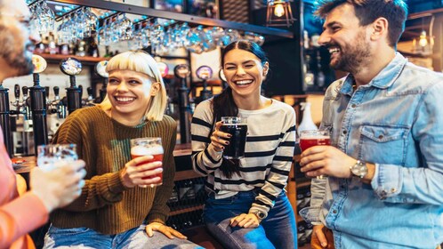 Tour de degustación de cerveza sueca en los pubs del casco antiguo de Estoc...