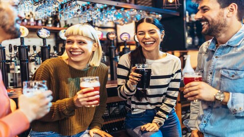 Tournée de dégustation de bière suédoise dans les pubs de la vieille ville ...