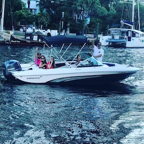 Fort Lauderdale: 8 People Private Boat Rental