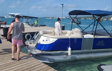 San Andres: Private Boat Trip with Tiki Bar & Rose Cay Stops