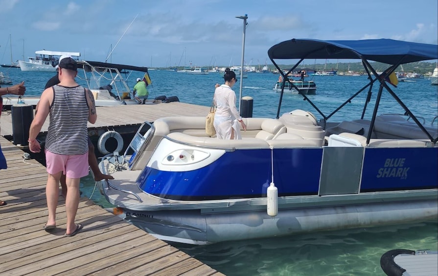 Picture 1 for Activity San Andres: Private Boat Trip with Tiki Bar & Rose Cay Stops